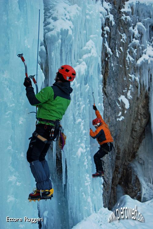 6 - duo in arrampicata sulle linee di salita delle colate.jpg